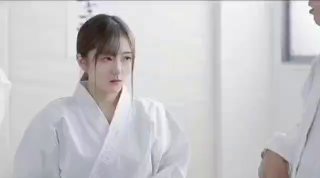 国足519惨案宿舍上铺操女友，下铺还在打游戏